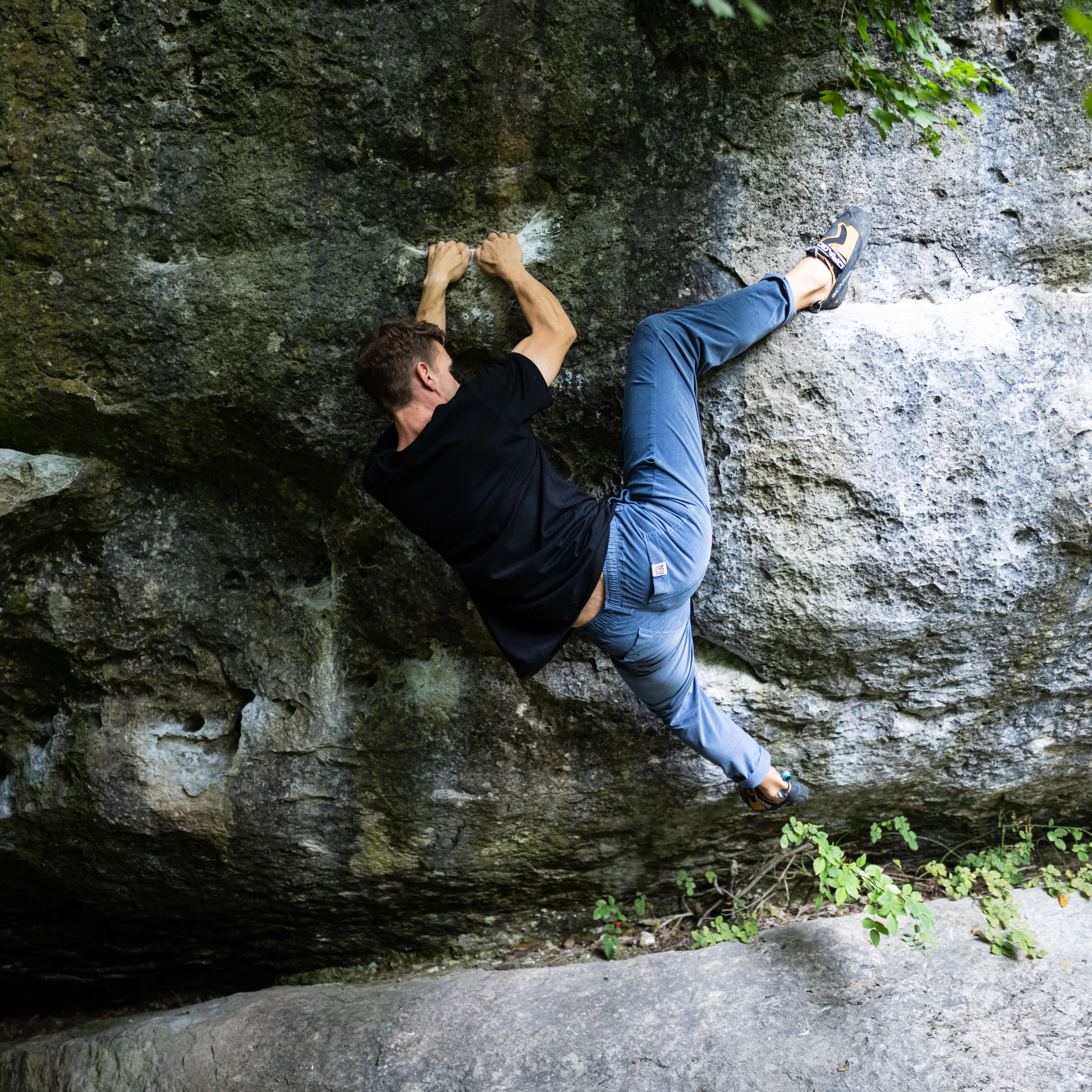 Gemütlich, elastisch, robust – die perfekte Hose zum Klettern finden